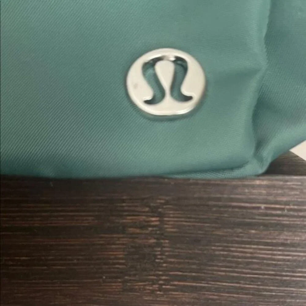 Lululemon Everywhere Belt Bag-Deep Green NWT
